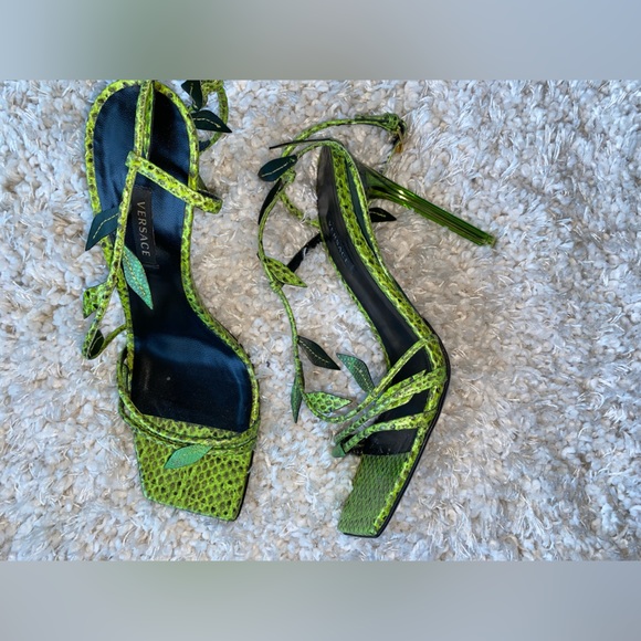 Sandales en cuir gaufré. Green Leaf Python Versace. - Picture 2 of 9